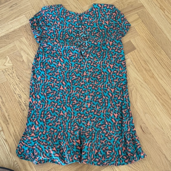 The FIFTH Dress with slight Pepulm bottom - Picture 3 of 4